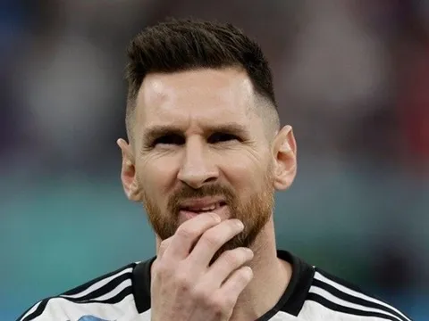 Cựu sao Argentina: Messi cùng lắm chỉ sánh ngang Maradona