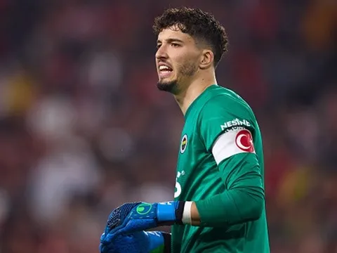 Man Utd nhanh chóng có phương án thay thế Zion Suzuki