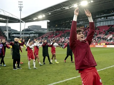 Lập hat-trick, tiền vệ cho thấy vì sao Ten Hag muốn mang anh đến M.U