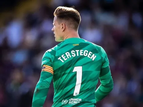 Ter Stegen nói thẳng về Xavi và Hansi Flick