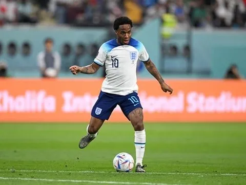 Sterling gặp biến cố phải rời World Cup, Koulibaly gửi lời nhắn