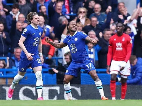 Sterling lập cú đúp, Chelsea trở lại mạch không thắng