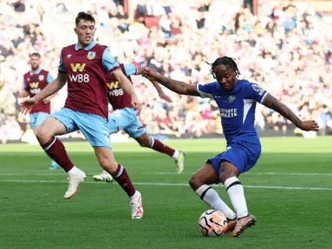 'Thật thiếu tôn trọng Raheem Sterling'