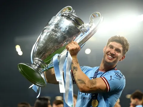 "Trung vệ xuất sắc nhất nước Anh lúc này đang bị chấn thương"