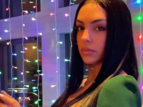 Georgina Rodriguez phản ứng ra sao giữa lùm xùm của Ronaldo?