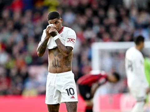 Sự bối rối của MU trên thị trường chuyển nhượng khiến họ thảm hại