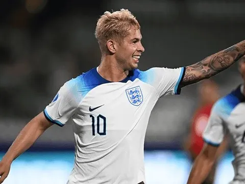 Sự bùng nổ bất ngờ mang cho Arteta cơn đau đầu