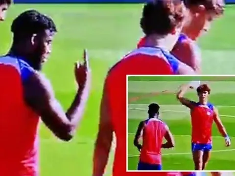 Felix hành xử không thể tin với đồng đội