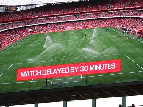 Sự cố khiến trận Arsenal - Nottingham tạm hoãn
