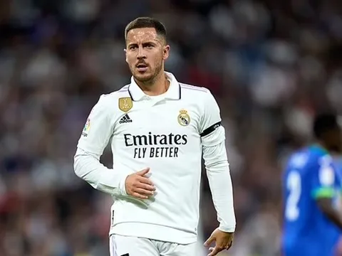 Sự nghiệp chạm đáy, Hazard có dự định sốc