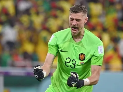 Sự nghiệp kỳ lạ của thủ môn cao nhất World Cup 2022