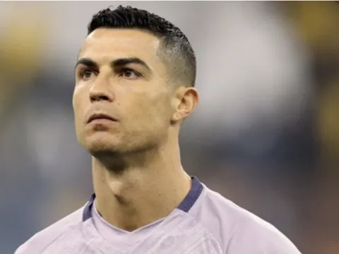 Sự thật vụ cổ động viên giẫm lên áo đấu Ronaldo