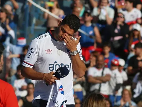 Suarez bật khóc khi chia tay đội bóng thời trẻ