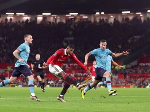 Sút phạt cừ khôi + solo mãn nhãn, Rashford thực sự đáng sợ