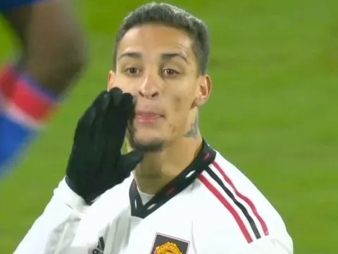 Antony bị tố mắng Fernandes