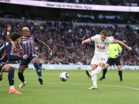 Sao Tottenham có cùng đẳng cấp với Van Dijk, Saliba