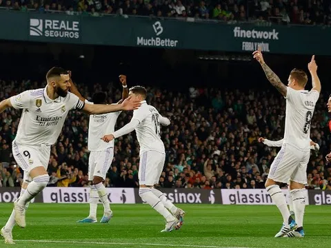 Benzema bị tước bàn, Real bị Barca bỏ xa 9 điểm