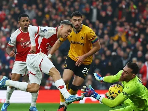 Arsenal bị tố đá câu giờ