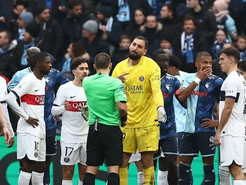 Donnarumma bị đuổi sau 10 phút, PSG vẫn thắng trận