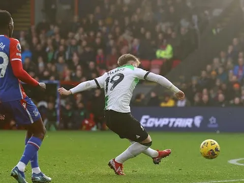 Chiếm đỉnh Premier League, Liverpool 'vô đối' ở thông số này