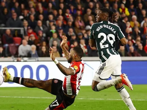 Hòa Brentford, Man Utd đã biết phải tống khứ cái tên nào