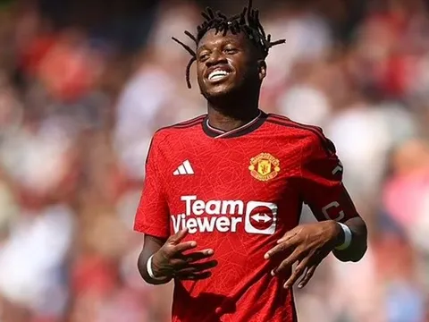 Tái đàm phán, Fred trên đường rời Man Utd