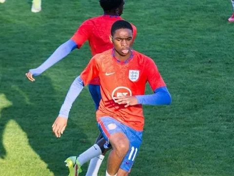 Tài năng 17 tuổi thử việc tại Man Utd