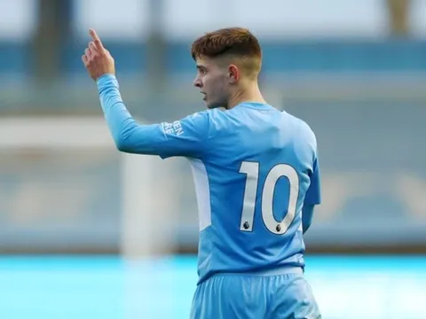 Tài năng Man City có nên nối gót Jadon Sancho?
