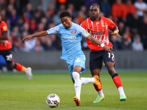 Tài năng Man Utd ngỡ ngàng vì khoảnh khắc gây sốc