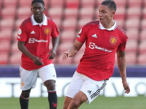 Tài năng Man Utd nối gót Alejandro Garnacho