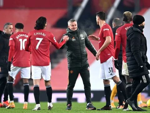 Tại Old Trafford, Man Utd tìm thấy 'chiến thần trên không'