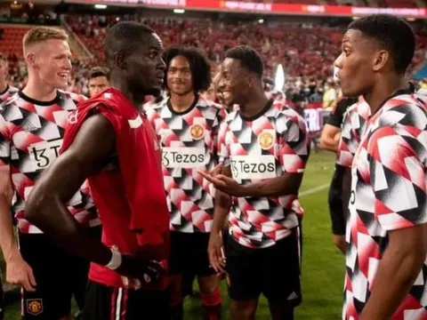 Tại sao 10 cầu thủ chưa bị M.U bán?