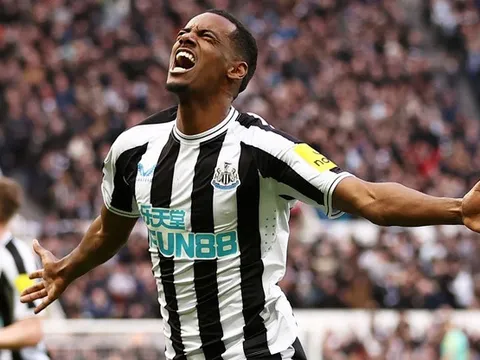 Tại sao có thể tin Newcastle sẽ không bán Isak?