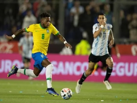 Tại sao Fred gây thất vọng ở Man Utd, nhưng chói sáng ở Brazil?