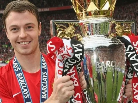 Tại sao Man United ký hợp đồng với Jonny Evans?