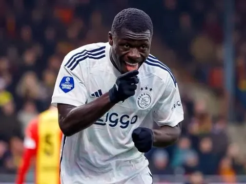 Man United đã biết điều nên làm với Brian Brobbey?