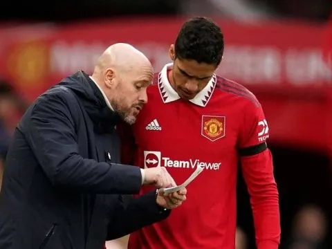 Tại sao Raphael Varane bị Erik ten Hag bỏ rơi?