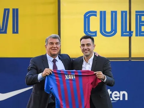 Tại sao Xavi cương quyết giữ chân "người thừa" Ousmane Dembele?