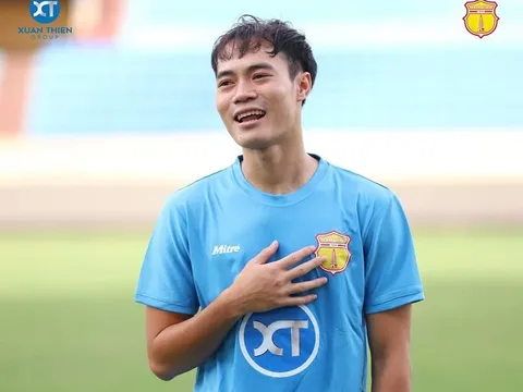 Tái xuất V-League, Văn Toàn thách thức CAHN