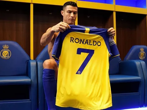 Tam giác chuyển nhượng khi Ronaldo gia nhập Al Nassr