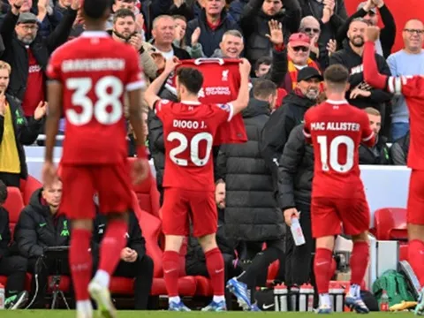 Tam tấu tỏa sáng, Liverpool nối dài mạch bất bại