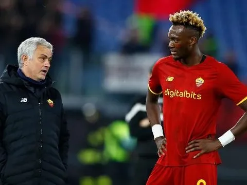 Mourinho mở cửa 'tiễn' tiền đạo tới M.U, Chelsea