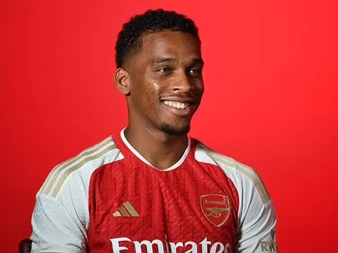 Timber gây bão vì tài tiên tri đến Arsenal