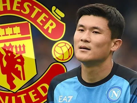 Tân binh đếm ngày bay đến Man United