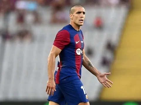 Tân binh gây thảm họa, rõ phản ứng của Xavi Hernandez