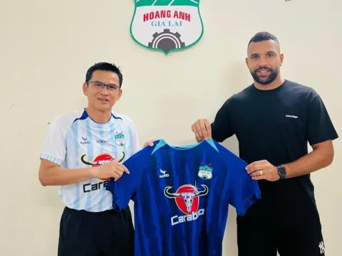 Tân binh HAGL chia sẻ kỷ niệm thi đấu cùng Neymar