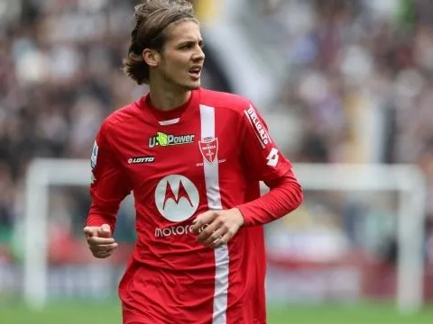 Tân binh tuyển Italia: "Tôi chỉ biết mình được triệu tập khi lướt mạng xã hội"