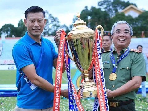 Tân binh V.League 2023 chia tay HLV trưởng