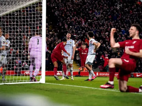 Tấn công như vũ bão, Liverpool áp sát top 4