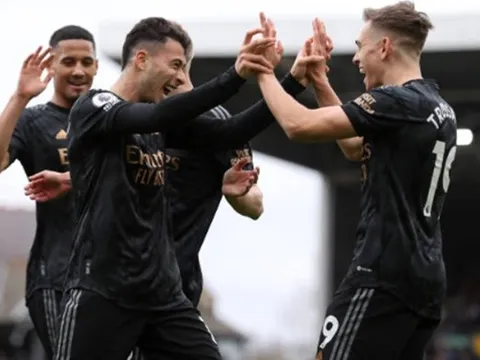 Tân binh 'nổ' hat-trick kiến tạo, Arsenal giữ chắc ngôi đầu